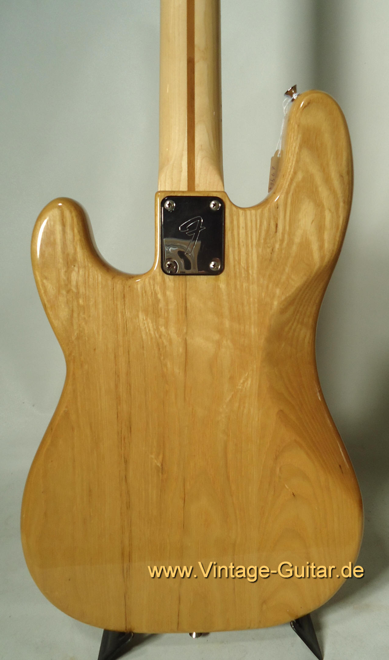 Fender Precision Fretless 1978 natural ac.jpg